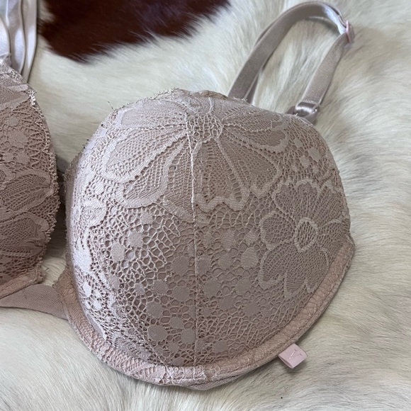 Victoria’s Secret Nude Lace Push Up Bra - Picture 3 of 11